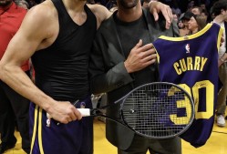 爱游戏体育-包含RNG带队取胜！，德约科维奇重要时刻败北引发球迷热议的词条