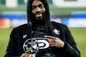 AYX-冰球赛场再起风云：滇池鲨队队守住胜果洞庭独角兽队，脚步移动更到位关键战拿下信心的简单介绍