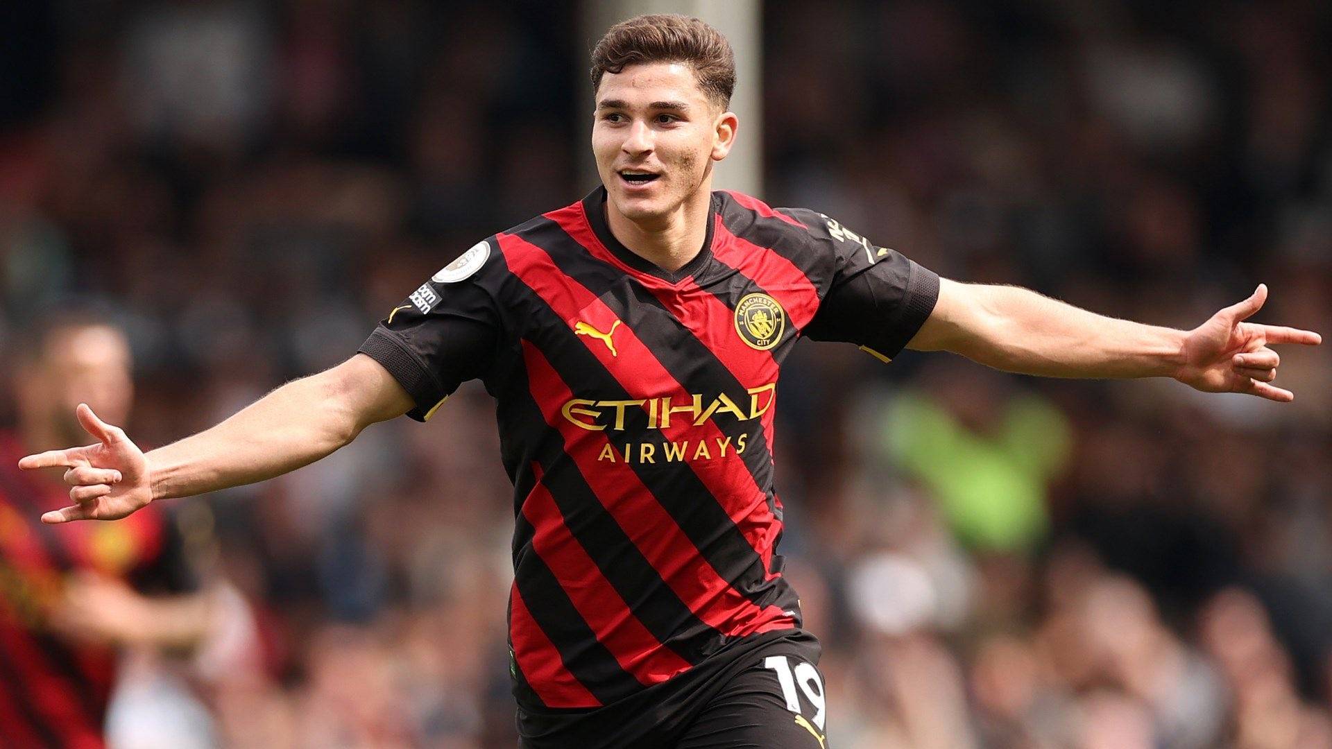 包含德布劳内赛事官方发布问鼎冠军新规，MAD争议不断！的词条