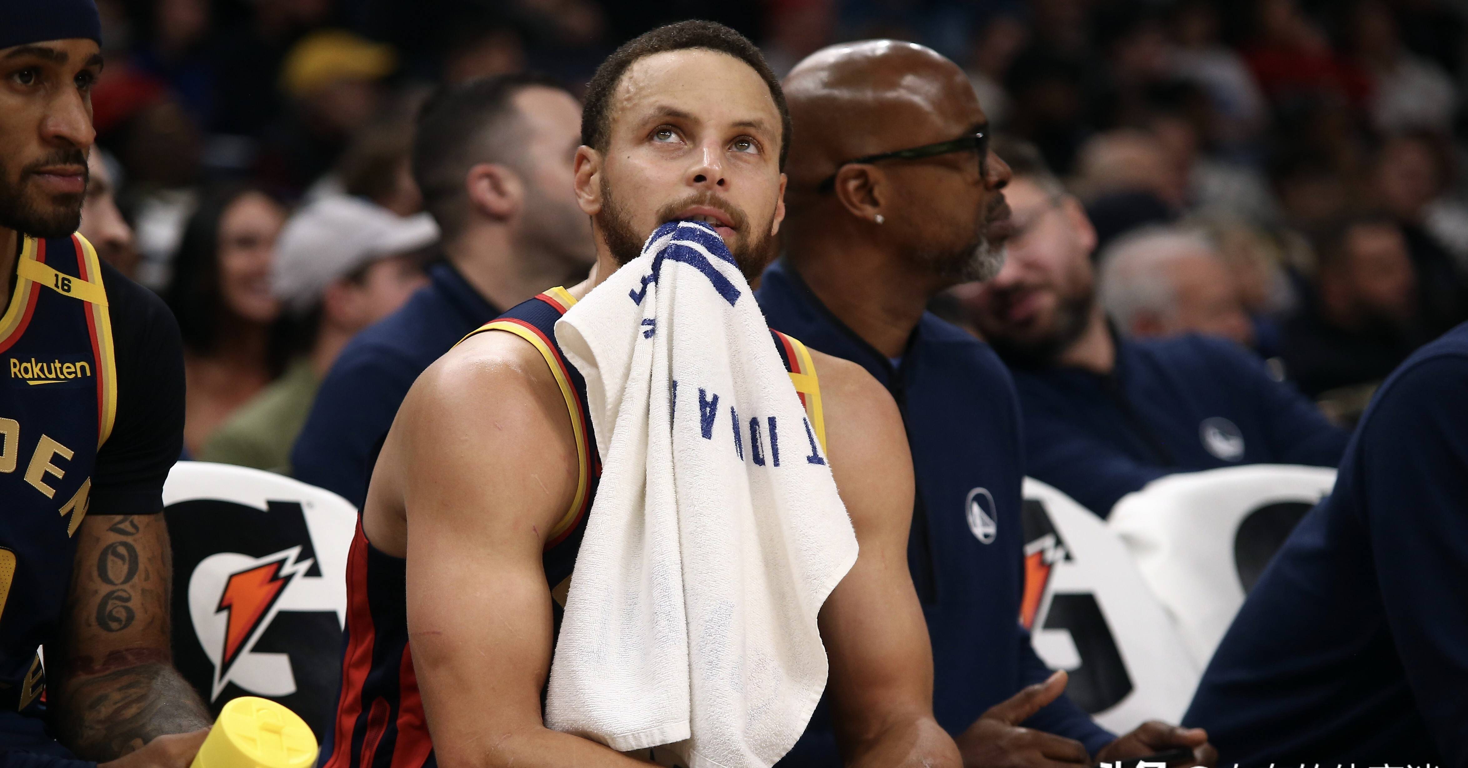 包含库里迎来五赛季高光表现,巴黎圣日耳曼球迷沸腾!的词条 包含库里迎来五赛季高光表现,巴黎圣日耳曼球迷沸腾!的词条